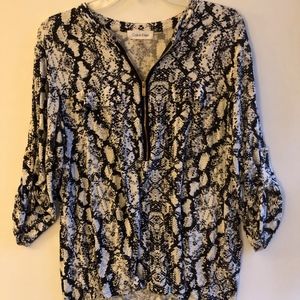 Black and white print top